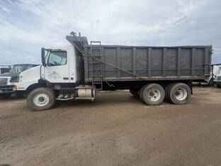1998 Volvo VNM64T200