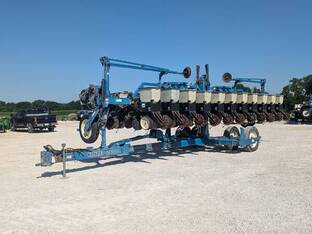1997 Kinze 2600