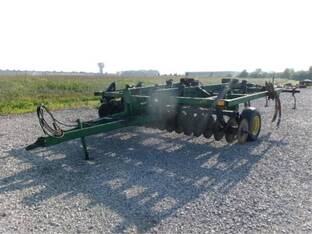 John Deere 714
