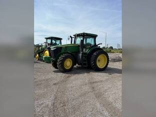 2011 John Deere 7215R