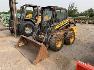 2015 New Holland L220