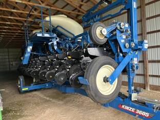 2023 Kinze 3605