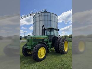 1990 John Deere 4755