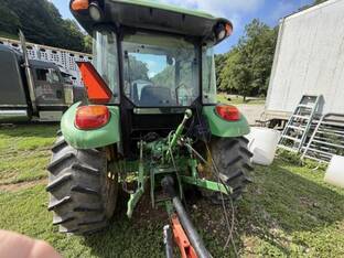 2013 John Deere 5065E