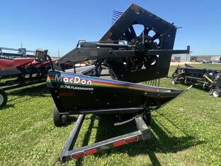 2005 MacDon Industries 974