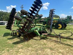 2005 John Deere 637