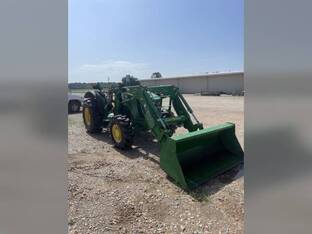 2017 John Deere 5085M