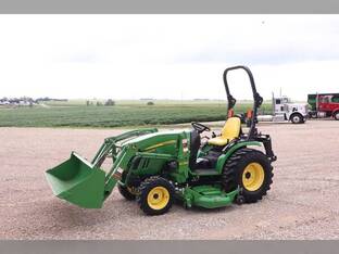 2015 John Deere 2032R