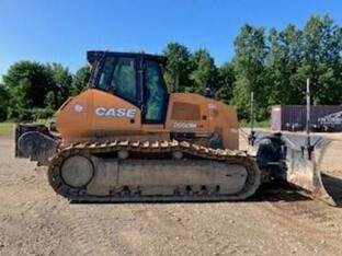 2021 Case 2050M LGP