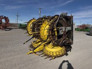 2024 John Deere 772