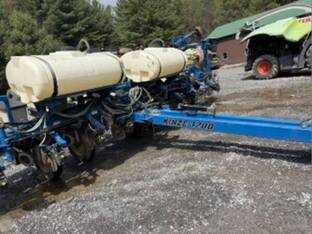 2007 Kinze 3200