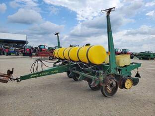 John Deere 7000