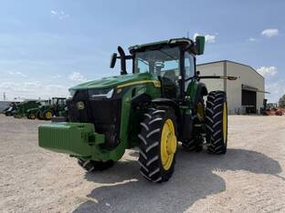 2025 John Deere 8R 250