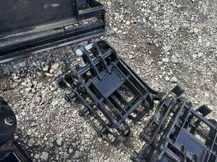 MINI EXCAVATOR WOOD GRAB
