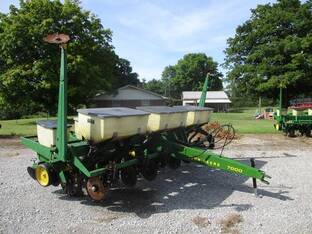 John Deere 7000