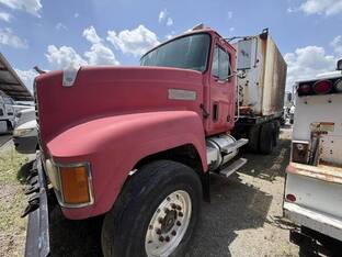 1998 Mack CH613