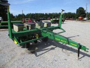 John Deere 7000