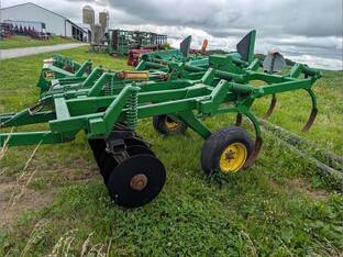John Deere 710