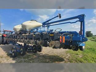 2019 Kinze 3660