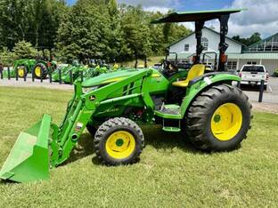 2017 John Deere 4052M