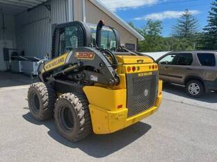 2012 New Holland L220