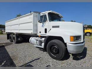 1990 Mack CH613
