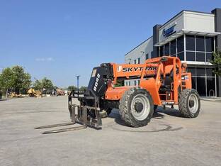 2022 JLG 8042