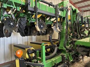 2022 John Deere 1725