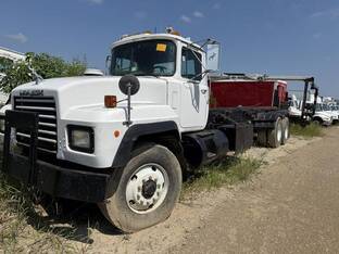 1999 Mack RD688S