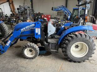 2015 New Holland Boomer 37