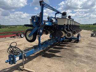 1998 Kinze 2600