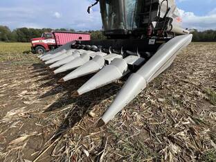 2002 Gleaner N830