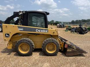 2005 John Deere 320