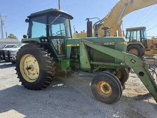 John Deere 4240