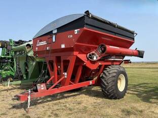 2005 Parker 739