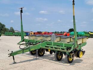John Deere 7000