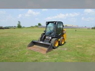 2011 JCB 135