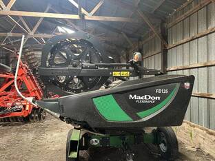 2019 MacDon Industries FD135