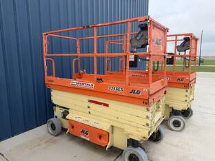 2017 JLG 3246ES