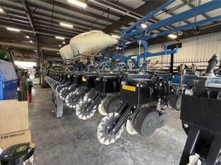 2022 Kinze 3605