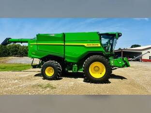 John Deere S7 700