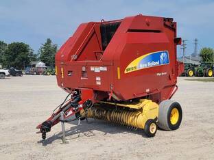 2012 New Holland BR7070