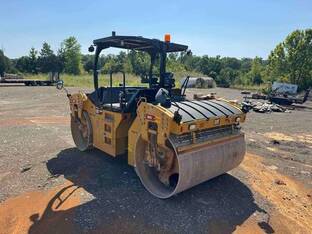2017 Caterpillar CB66B