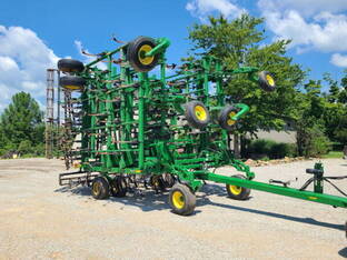 2011 John Deere 2210
