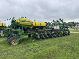 2015 John Deere 1775NT