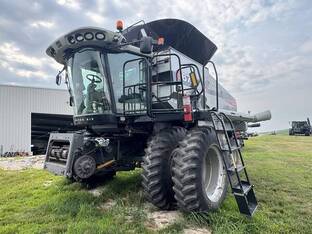2011 Gleaner S67