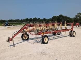 Hesston 3983