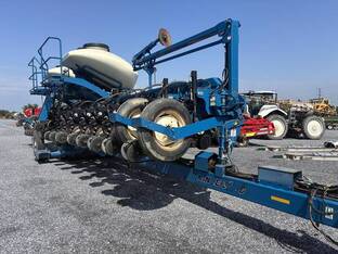 2010 Kinze 3660