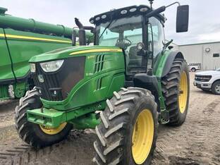 2015 John Deere 6215R