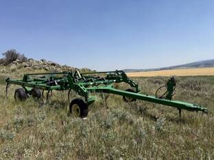 2011 John Deere 2410